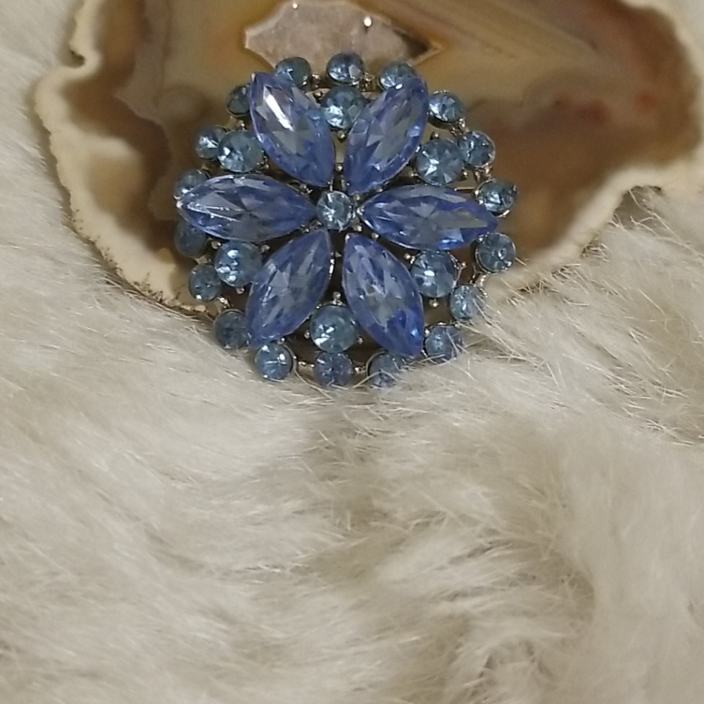 Light-blue pin